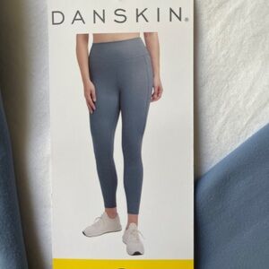 Danskin Women's Lightweight Tight with Pockets